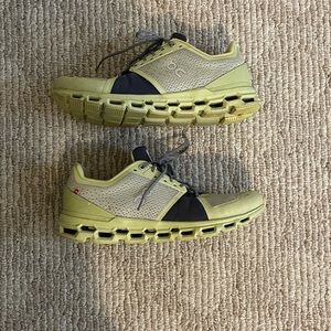 On CloudStratus Yellow Running Shoes Size 9